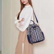 新款小众高级感双肩通勤背包时尚休闲大容量女个性简约轻旅行书包